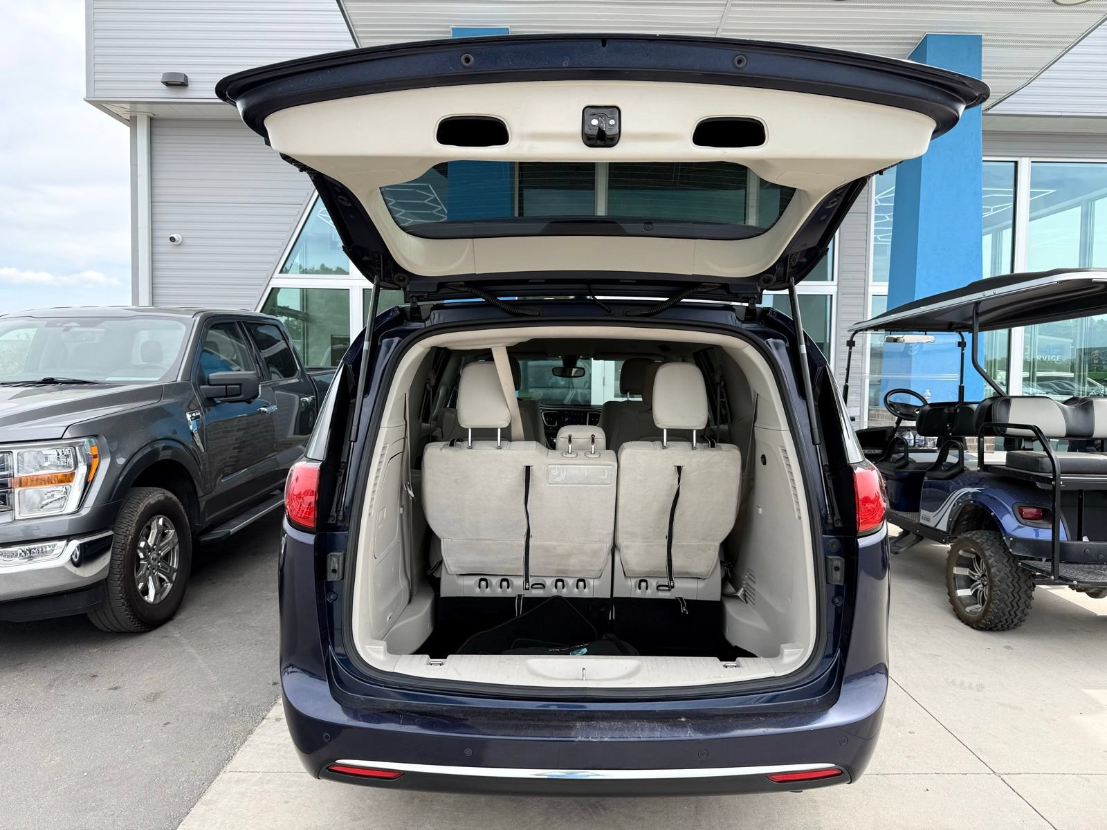 Used 2018 Chrysler Pacifica Touring Plus FWD image 55