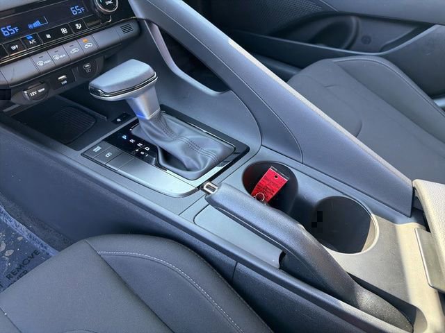 Certified 2025 Hyundai Elantra Sport image 26