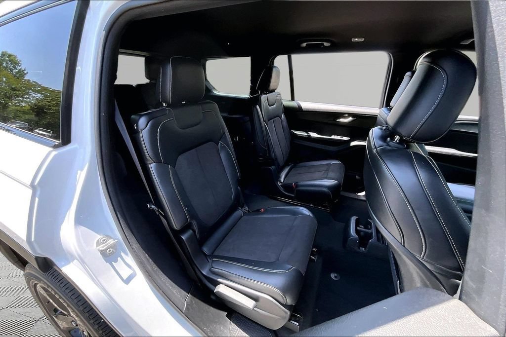 Used 2023 Jeep Grand Cherokee L Laredo RWD image 19