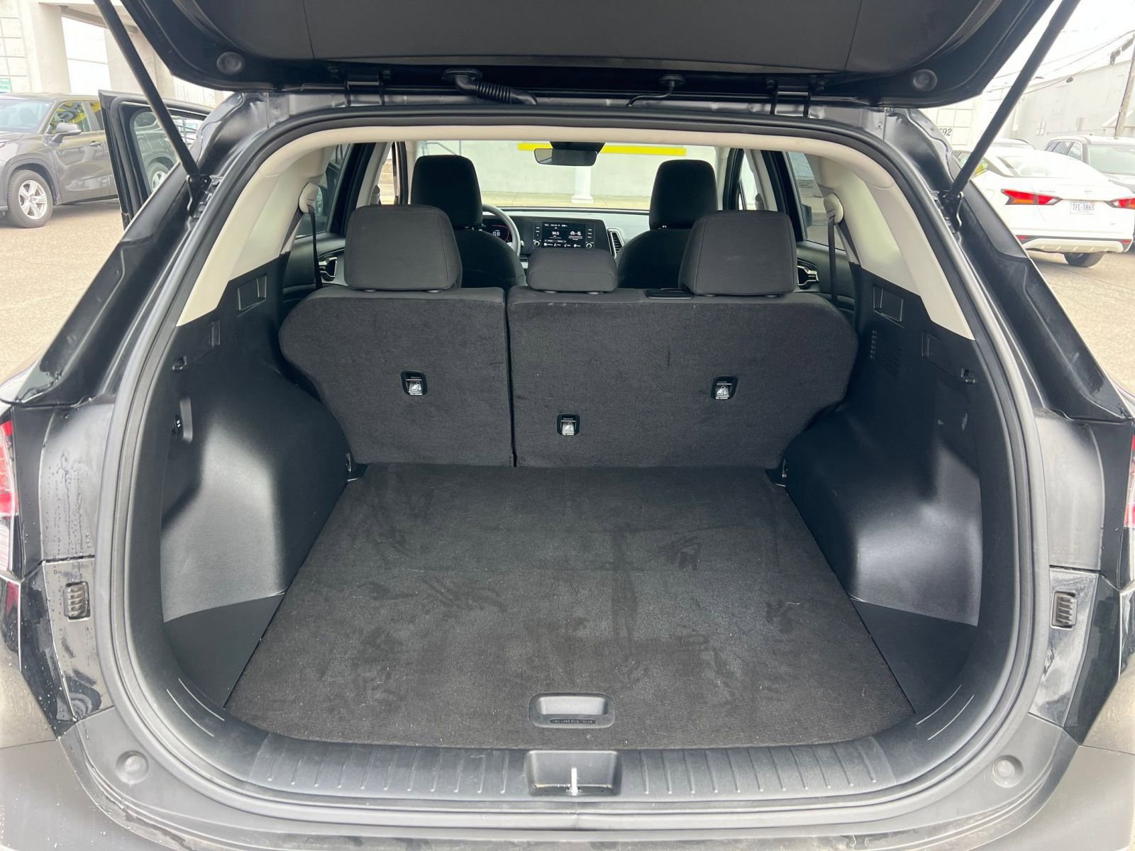 Used 2025 Kia Sportage LX FWD image 31