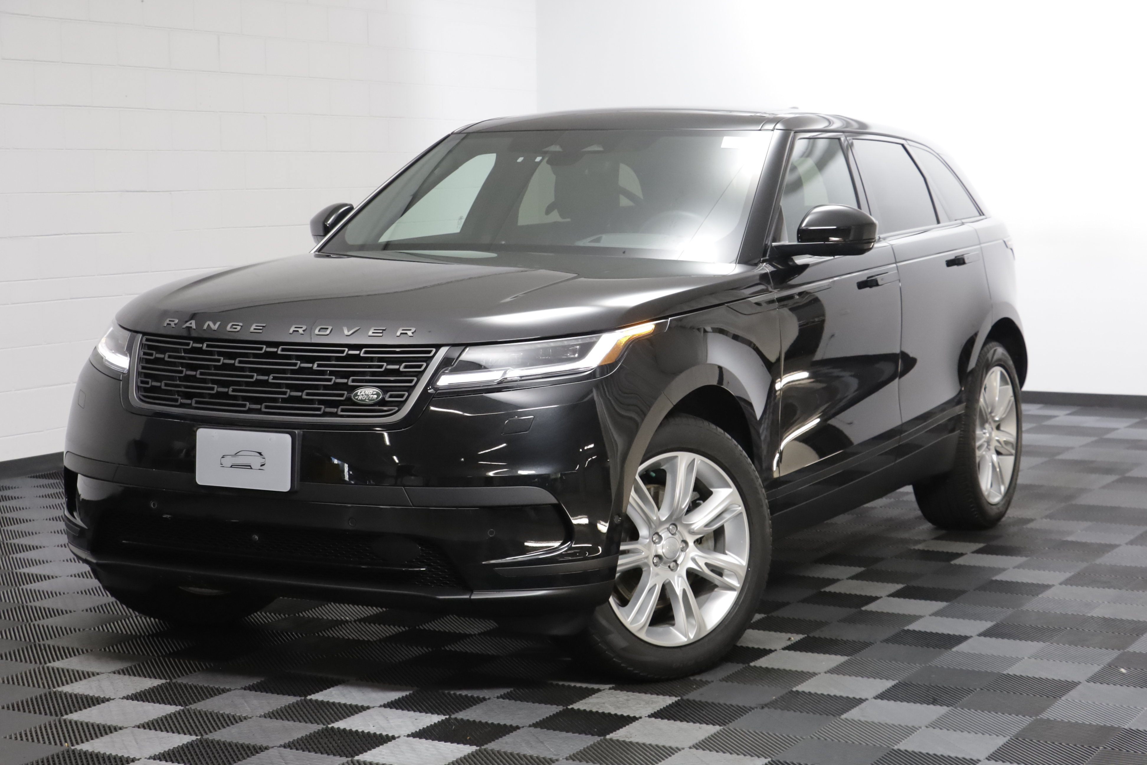 Used 2025 Land Rover Range Rover Velar S AWD/4WD image 1