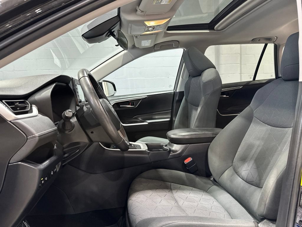 Used 2020 Toyota RAV4 XLE w/ Convenience Package AWD/4WD image 12