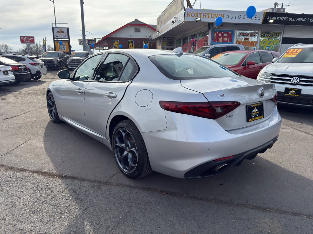 Used 2017 Alfa Romeo Giulia Ti w/ TI 19" Sport Package AWD/4WD image 4
