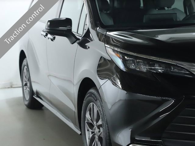Used 2024 Toyota Sienna XLE image 5