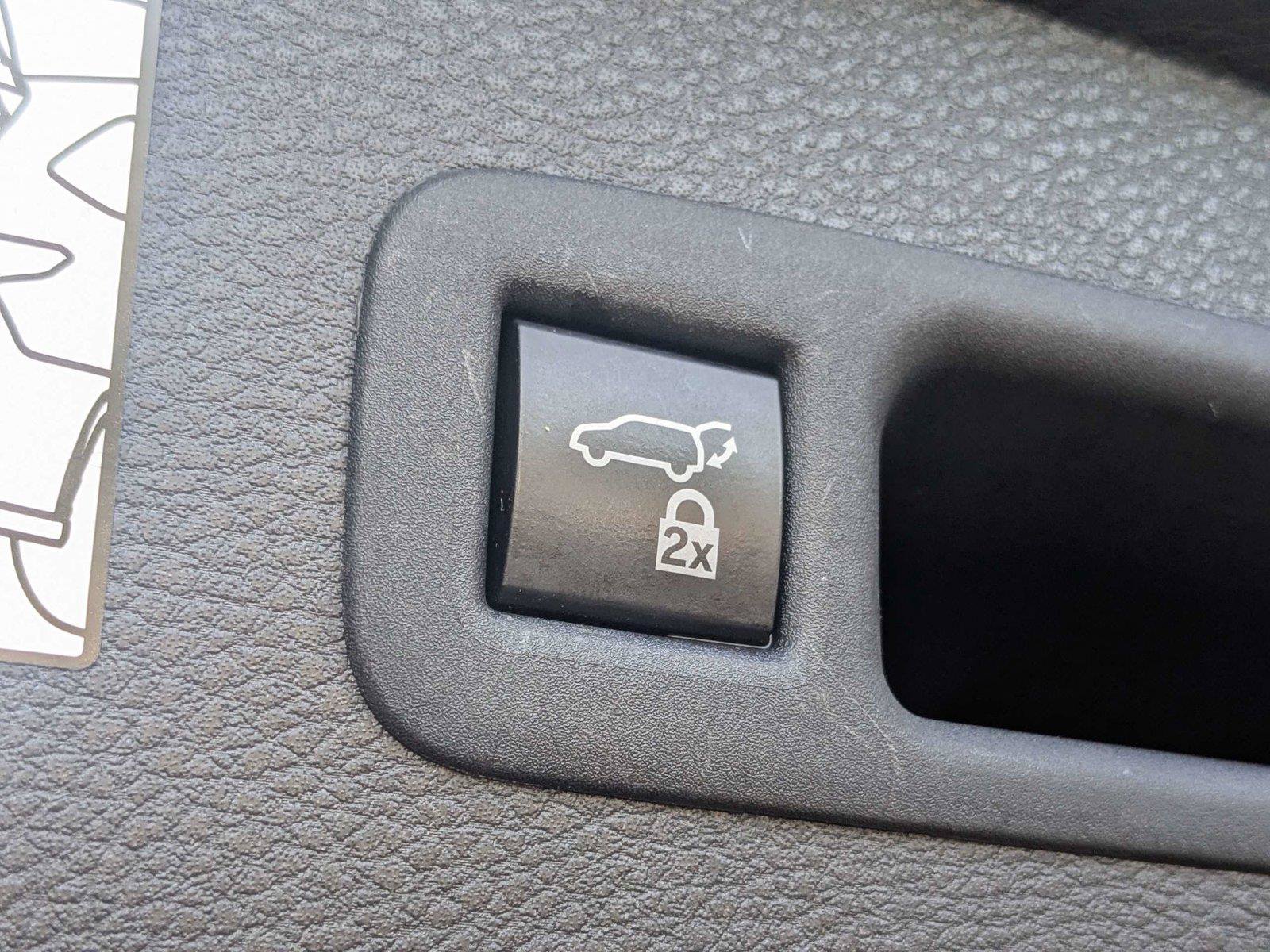 Certified 2024 Toyota Sienna XLE FWD image 10