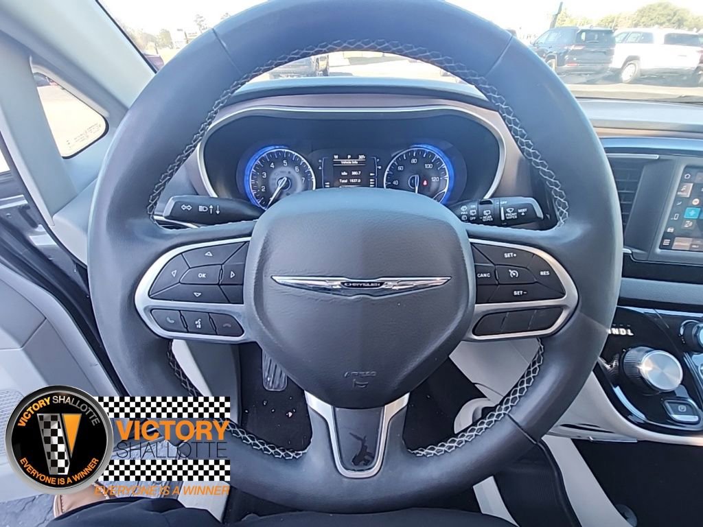 Certified 2023 Chrysler Voyager LX image 11