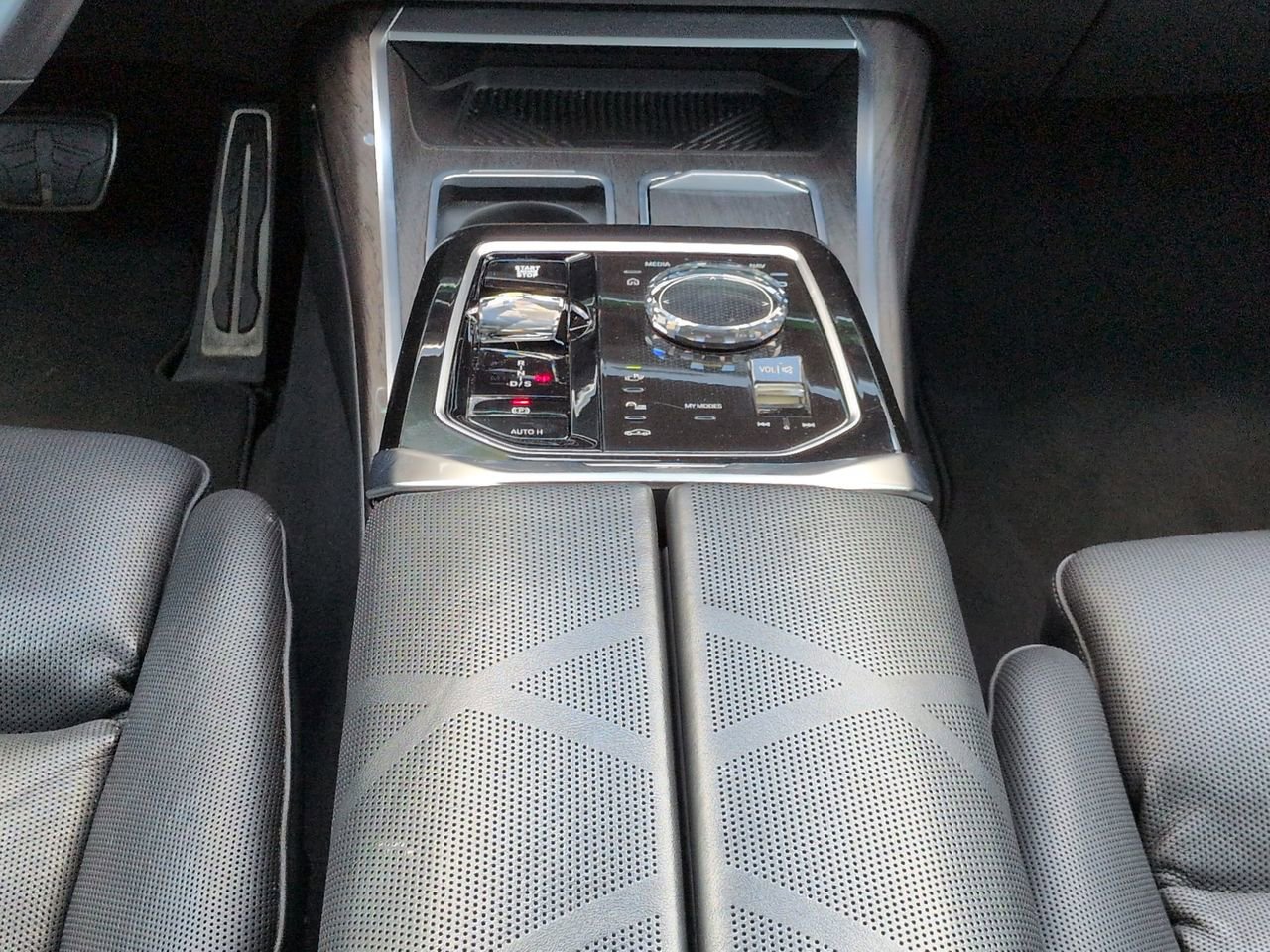 Used 2025 BMW 740i RWD image 19