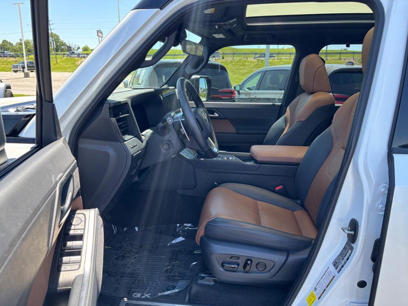 Used 2024 Lexus GX 550 w/ Accessory Package (Z1) AWD/4WD image 9