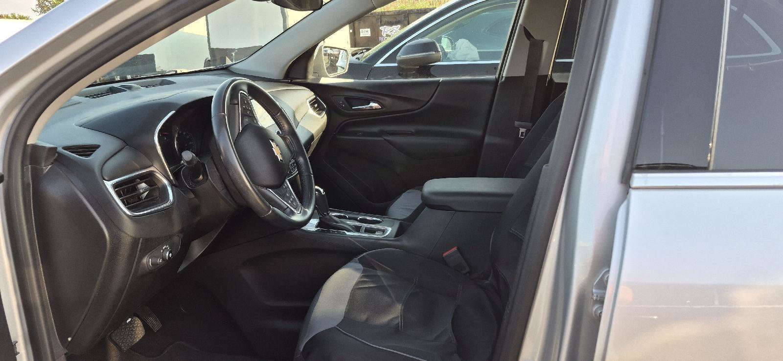 Used 2019 Chevrolet Equinox LT w/ Driver Convenience Package AWD/4WD image 6