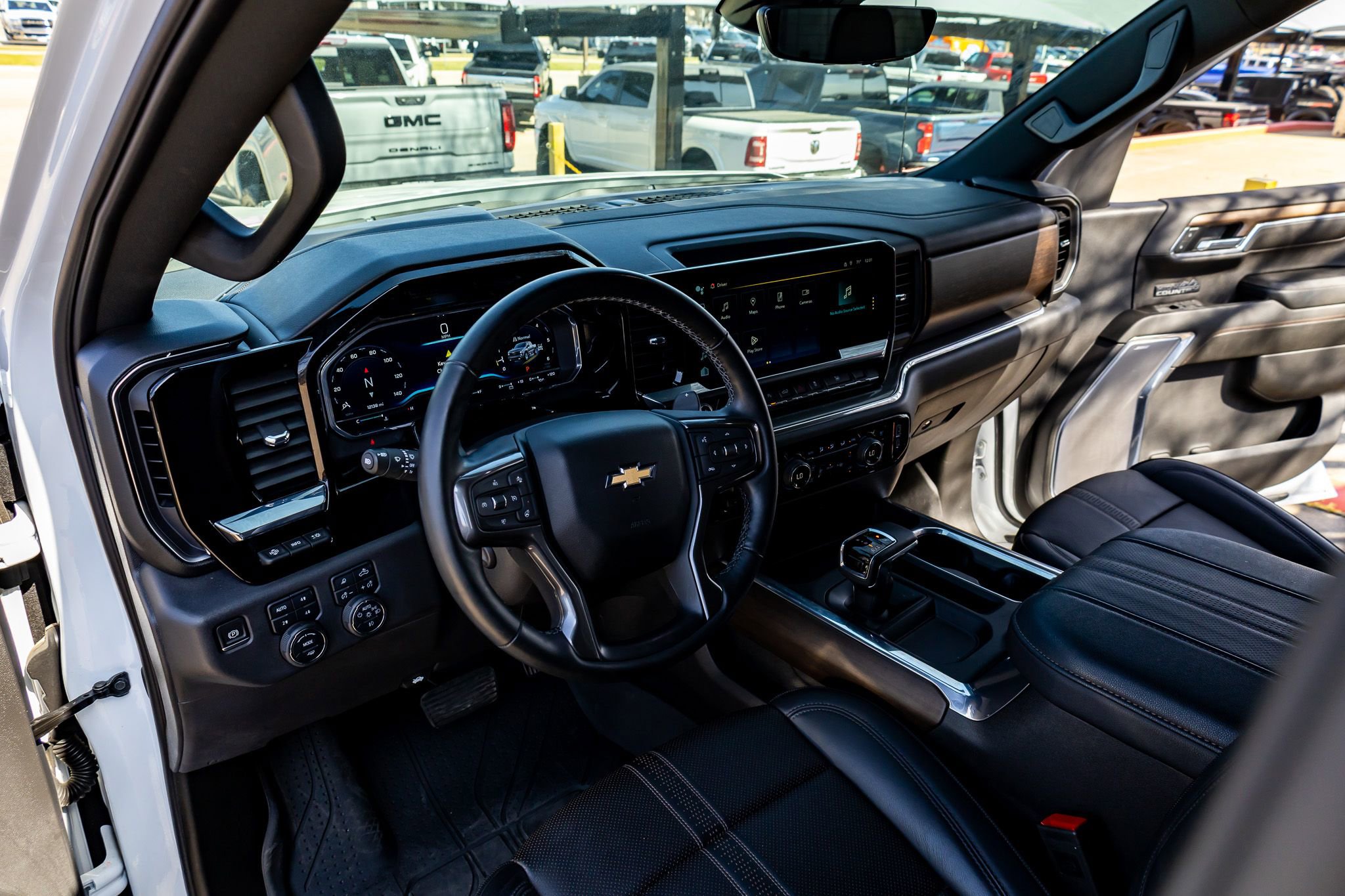 Used 2024 Chevrolet Silverado 1500 High Country w/ Technology Package image 16