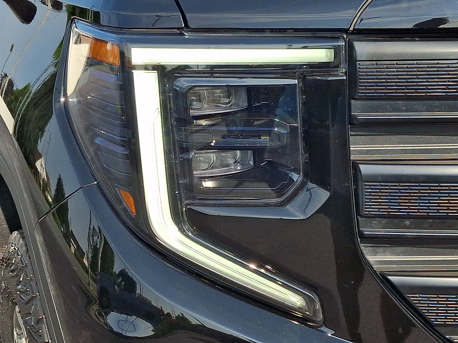 Used 2024 GMC Sierra 1500 Pro w/ Graphite Edition AWD/4WD image 9