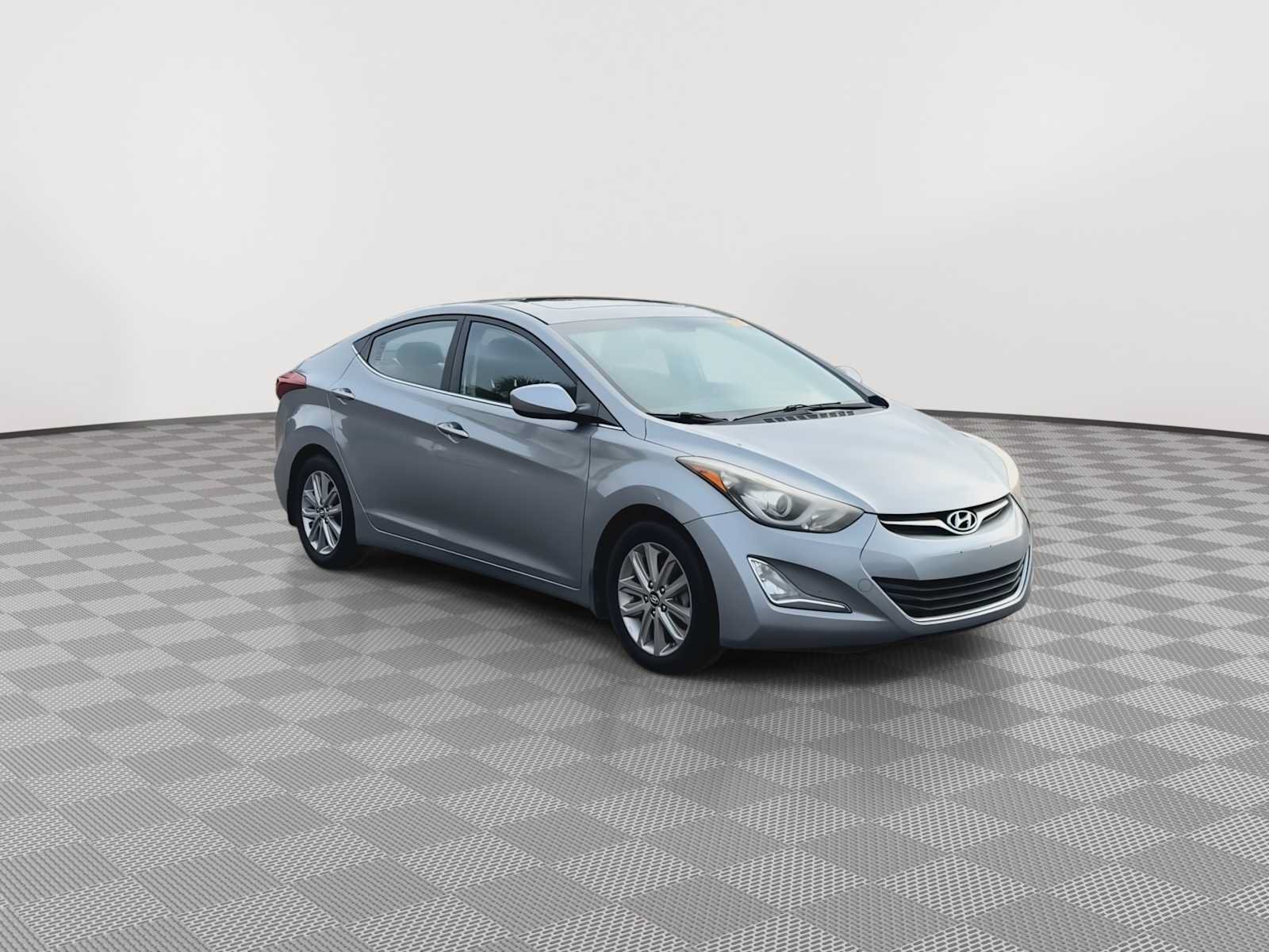 Used 2015 Hyundai Elantra SE w/ Option Group 03 FWD image 2