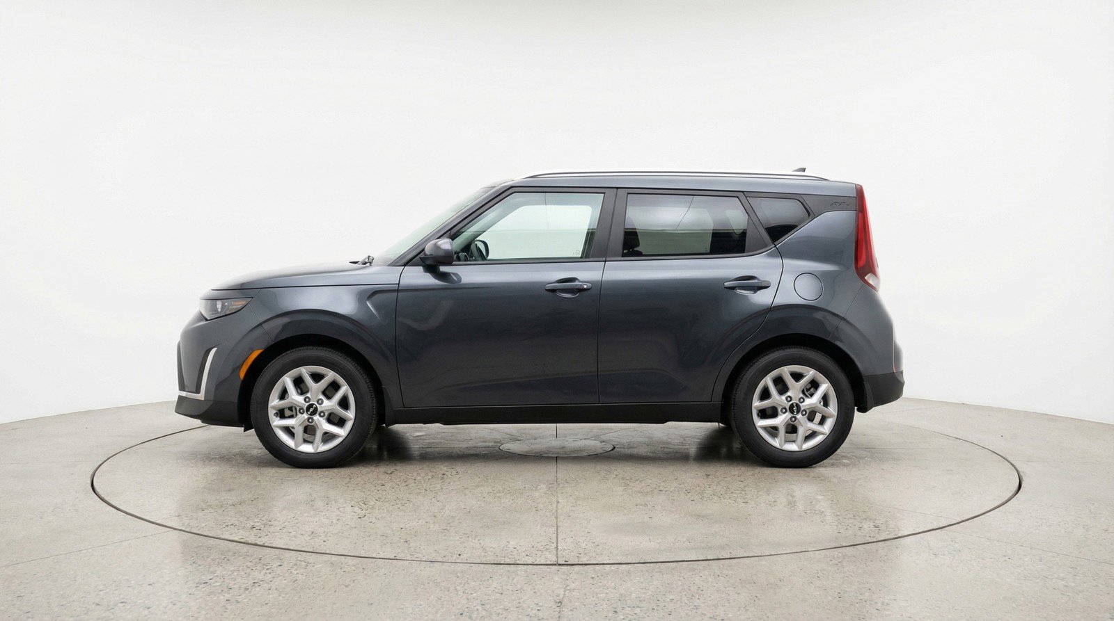 Used 2025 Kia Soul LX w/ LX Technology Package FWD image 5