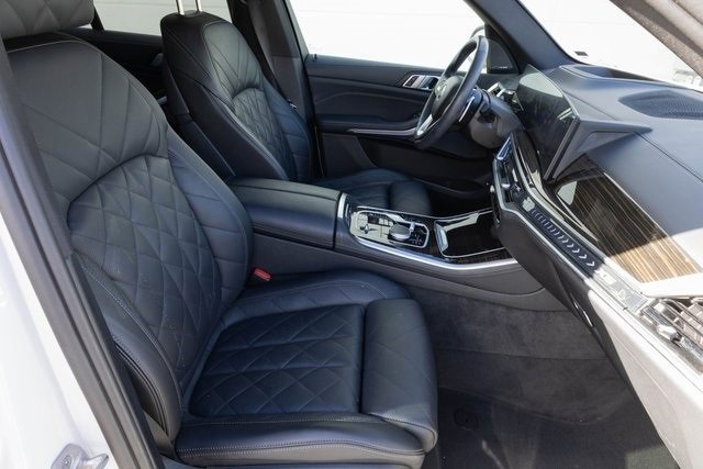 Used 2024 BMW X5 xDrive50e image 16