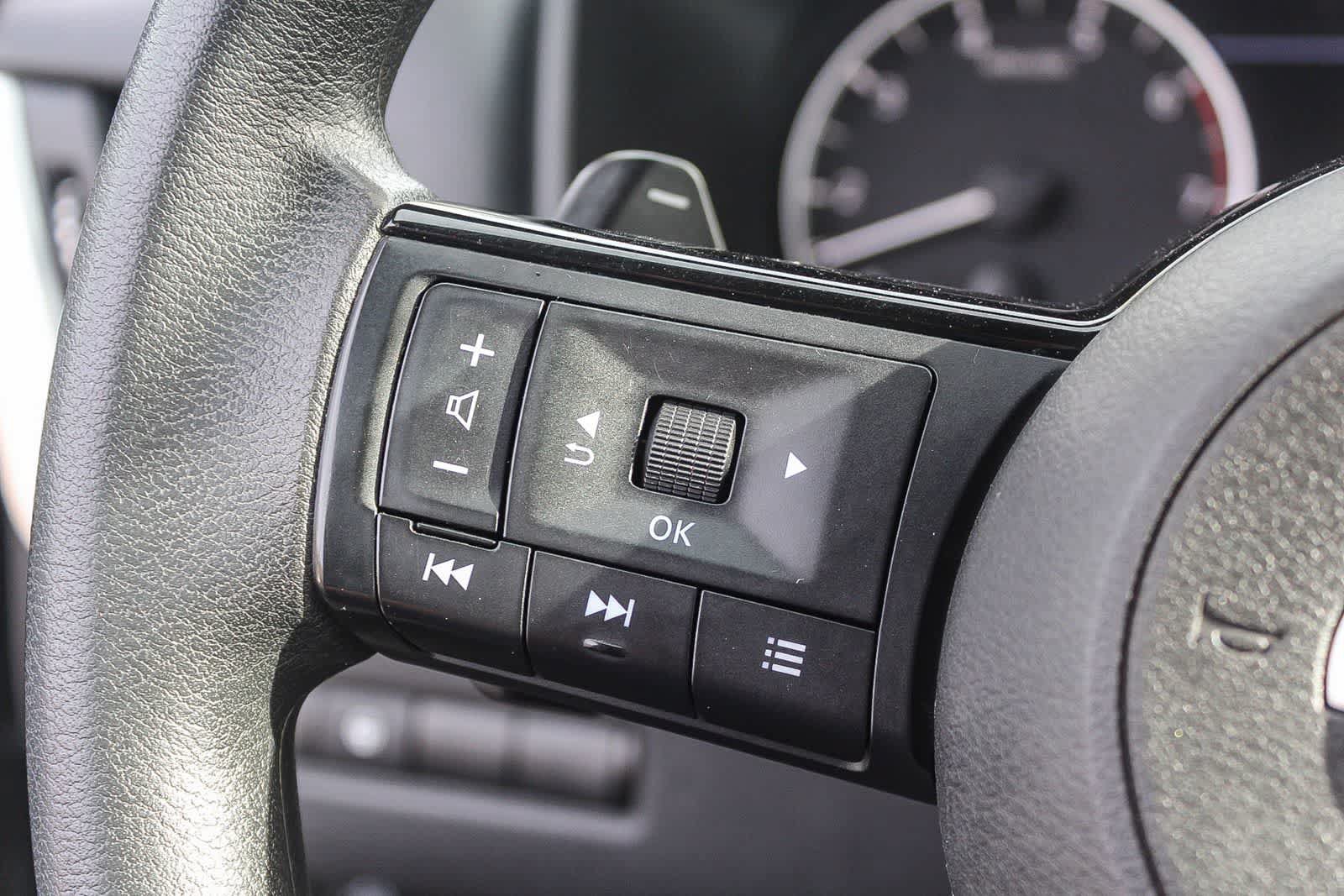 Used 2023 Nissan Rogue SV FWD image 31