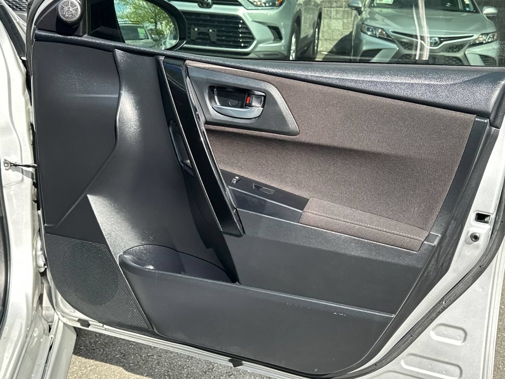 Used 2018 Toyota Corolla iM FWD image 13