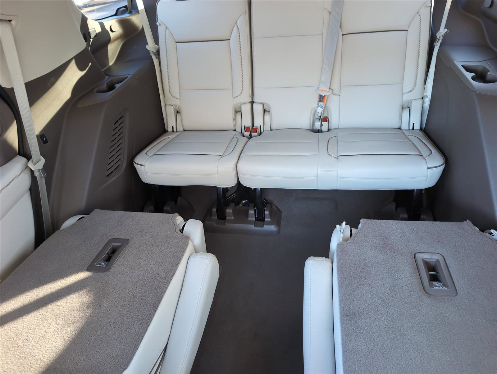 Used 2021 GMC Yukon Denali w/ Denali Premium Package image 26