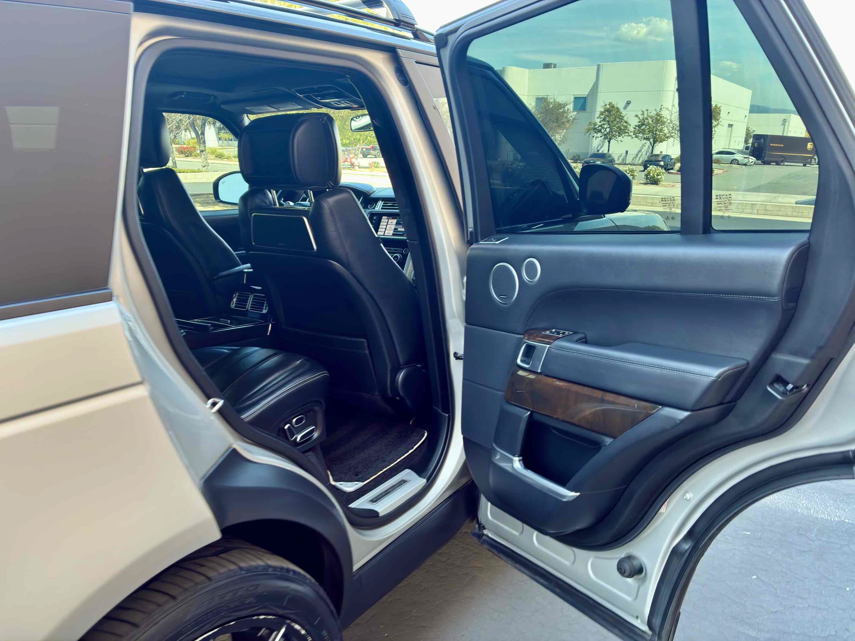 Used 2015 Land Rover Range Rover Autobiography AWD/4WD image 36