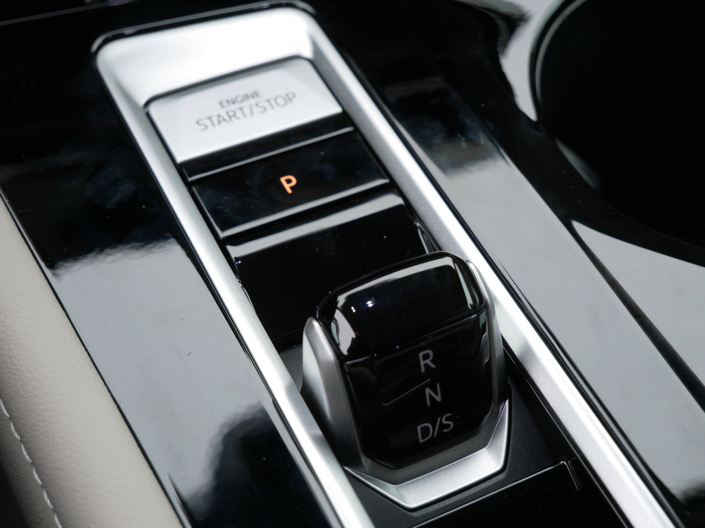 New 2026 Volkswagen Atlas SEL Premium R-Line image 9