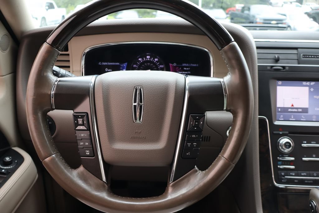 Used 2017 Lincoln Navigator L Select AWD/4WD image 6