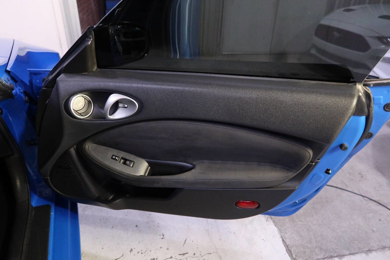 Used 2009 Nissan 370Z Touring w/ Sport Pkg image 14