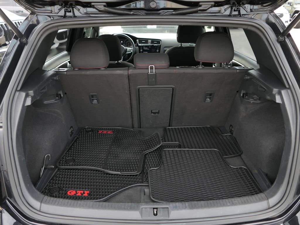 Used 2018 Volkswagen GTI SE image 21