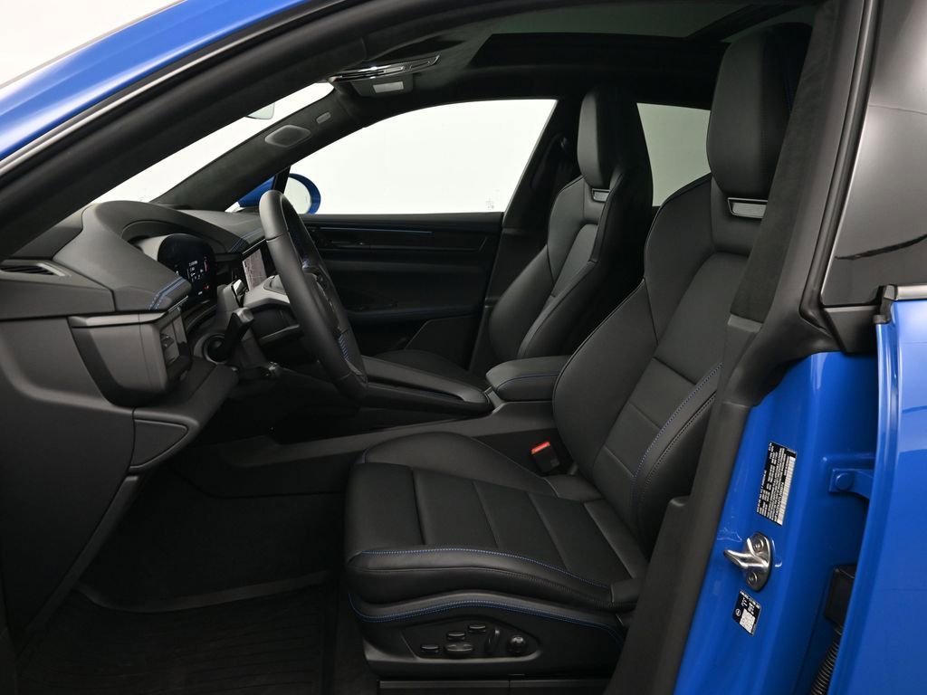 New 2026 Porsche Macan Turbo Electric image 5