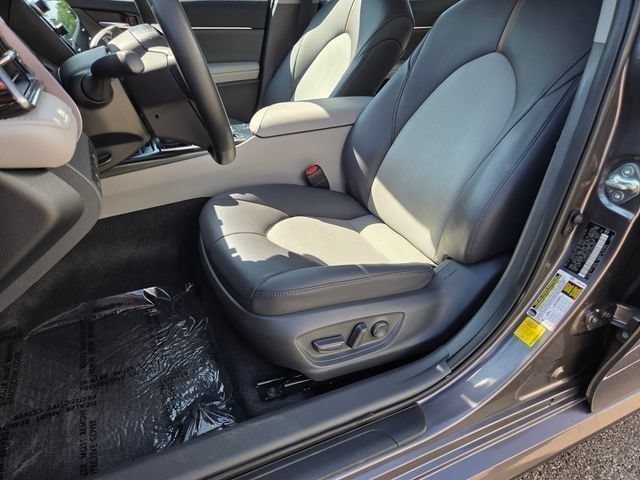Used 2020 Toyota Camry XLE FWD image 8