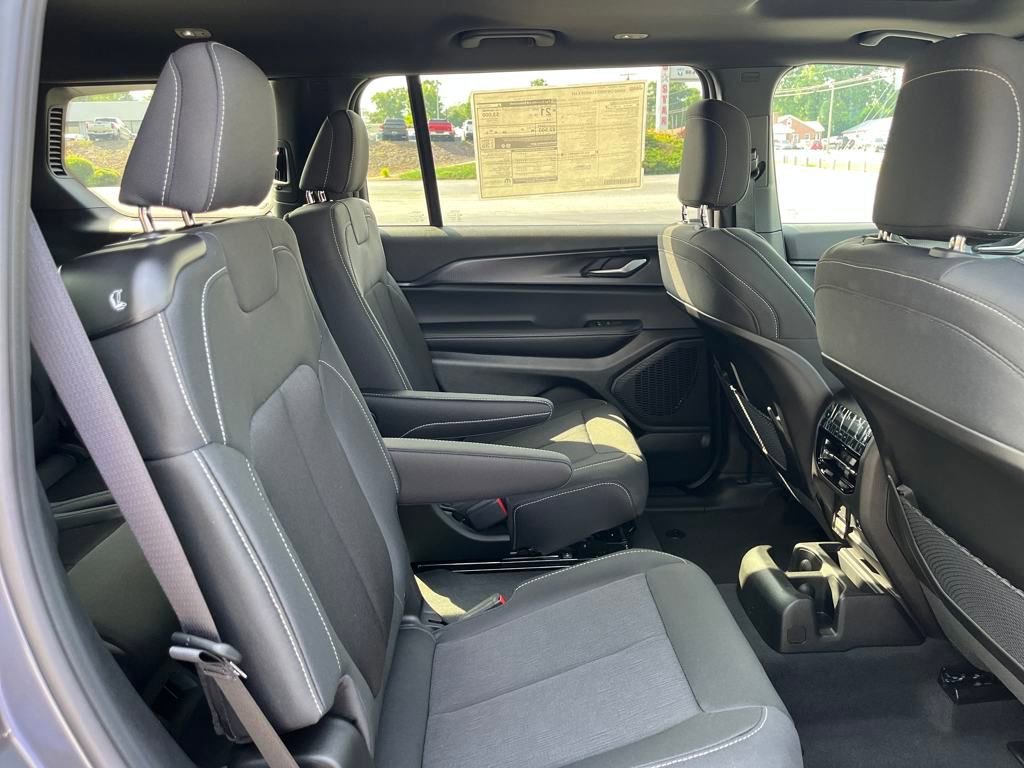 New 2025 Jeep Grand Cherokee L Laredo w/ Luxury Tech Group I image 19