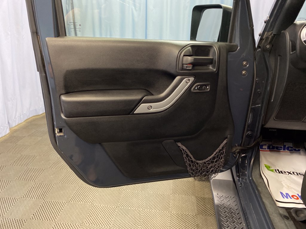 Certified 2017 Jeep Wrangler Unlimited Sahara w/ Connectivity Group AWD/4WD image 13