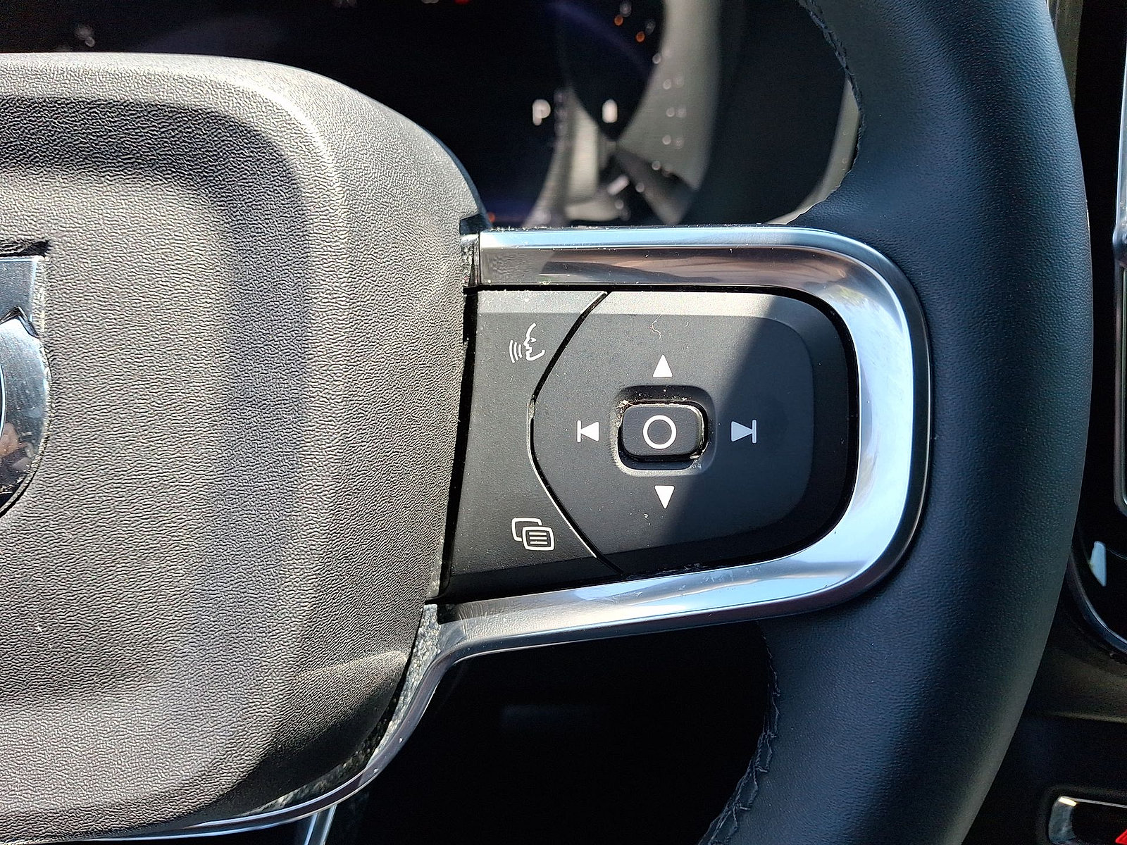 Used 2023 Volvo XC40 B5 Core AWD/4WD image 18