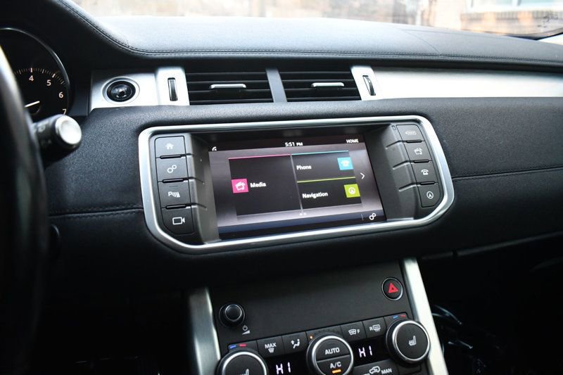 Used 2017 Land Rover Range Rover Evoque SE image 21