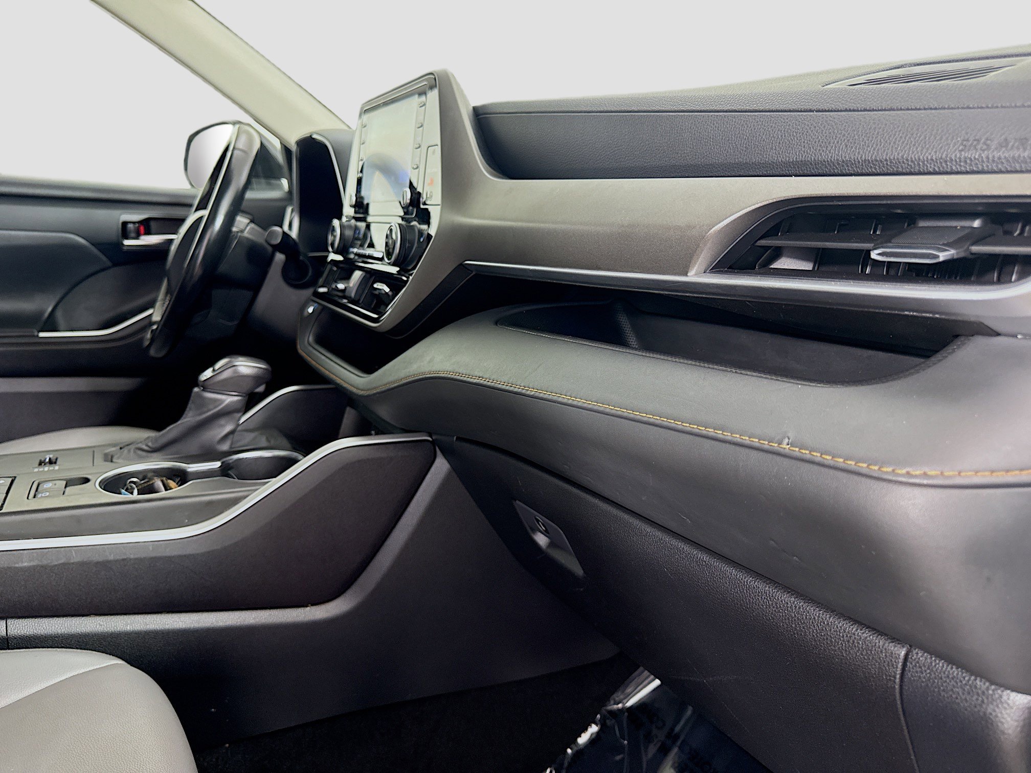 Used 2022 Toyota Highlander Bronze Edition FWD image 30