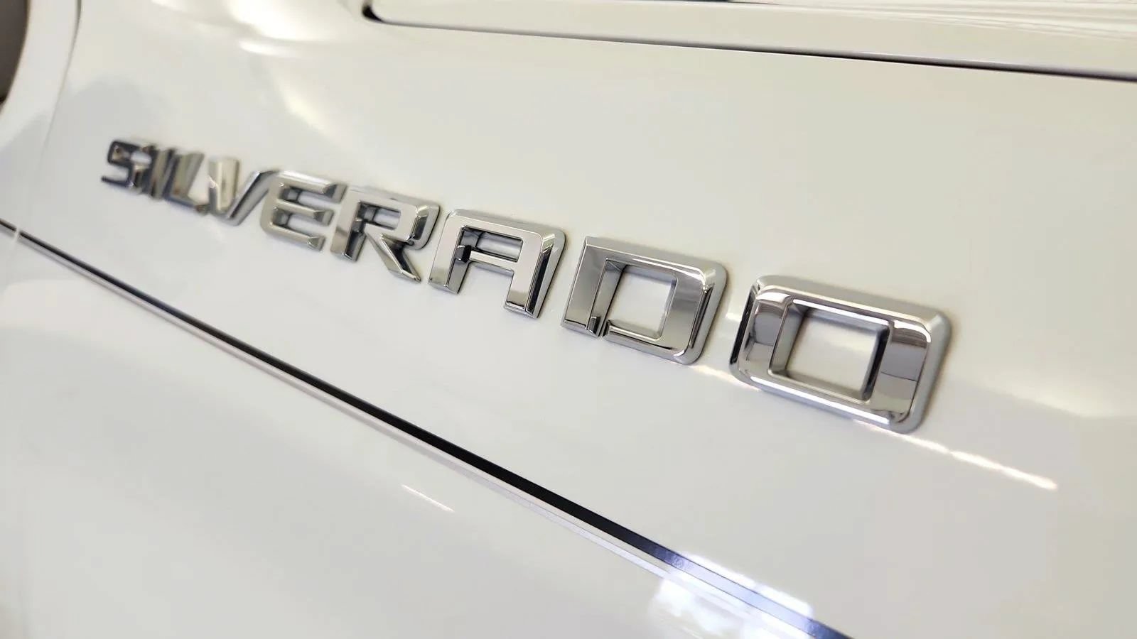 Used 2023 Chevrolet Silverado 1500 LT AWD/4WD image 34