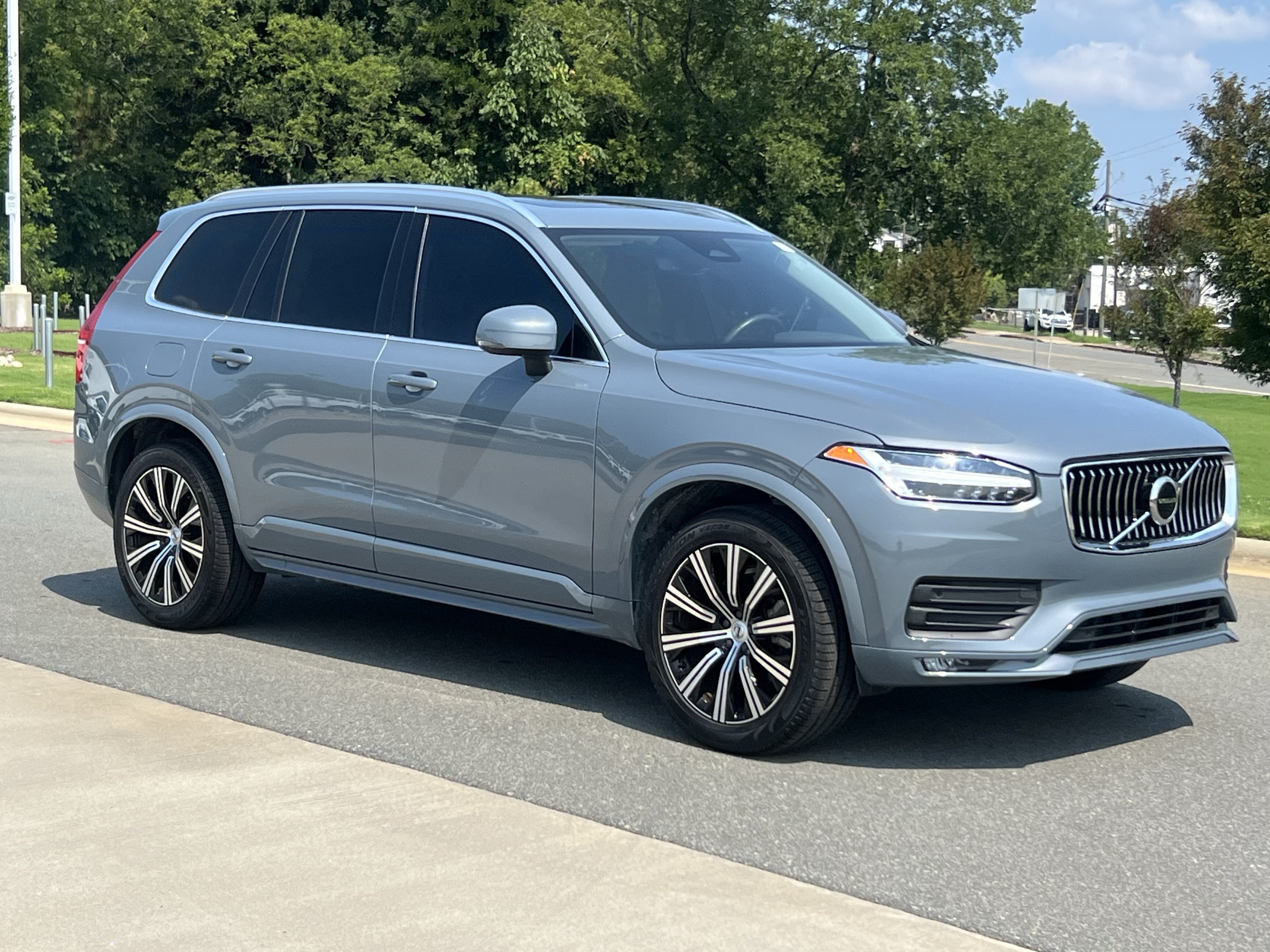 Used 2023 Volvo XC90 B5 Core AWD/4WD image 2