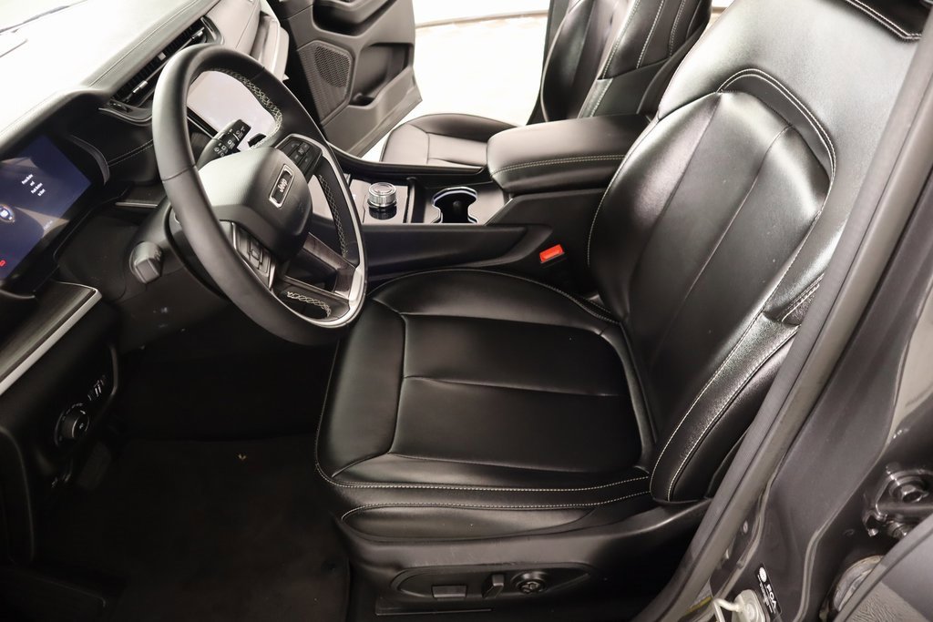 Used 2024 Jeep Grand Cherokee Limited w/ Black Appearance Package image 11