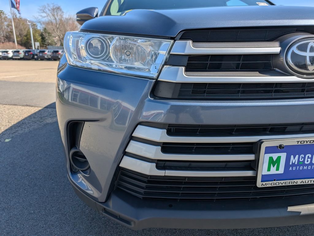 Used 2019 Toyota Highlander LE AWD/4WD image 9