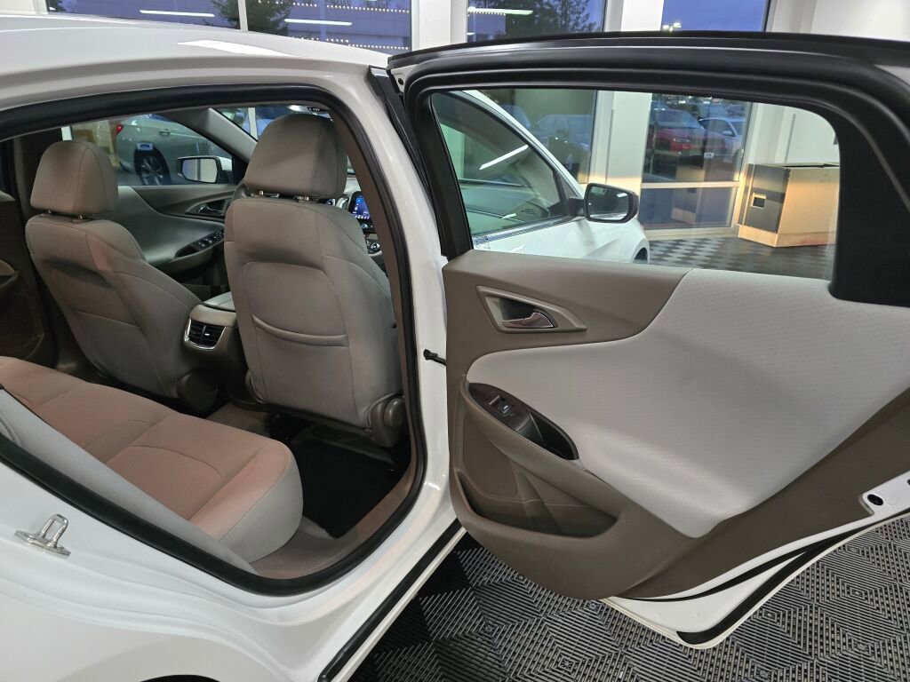 Used 2024 Chevrolet Malibu LT image 40