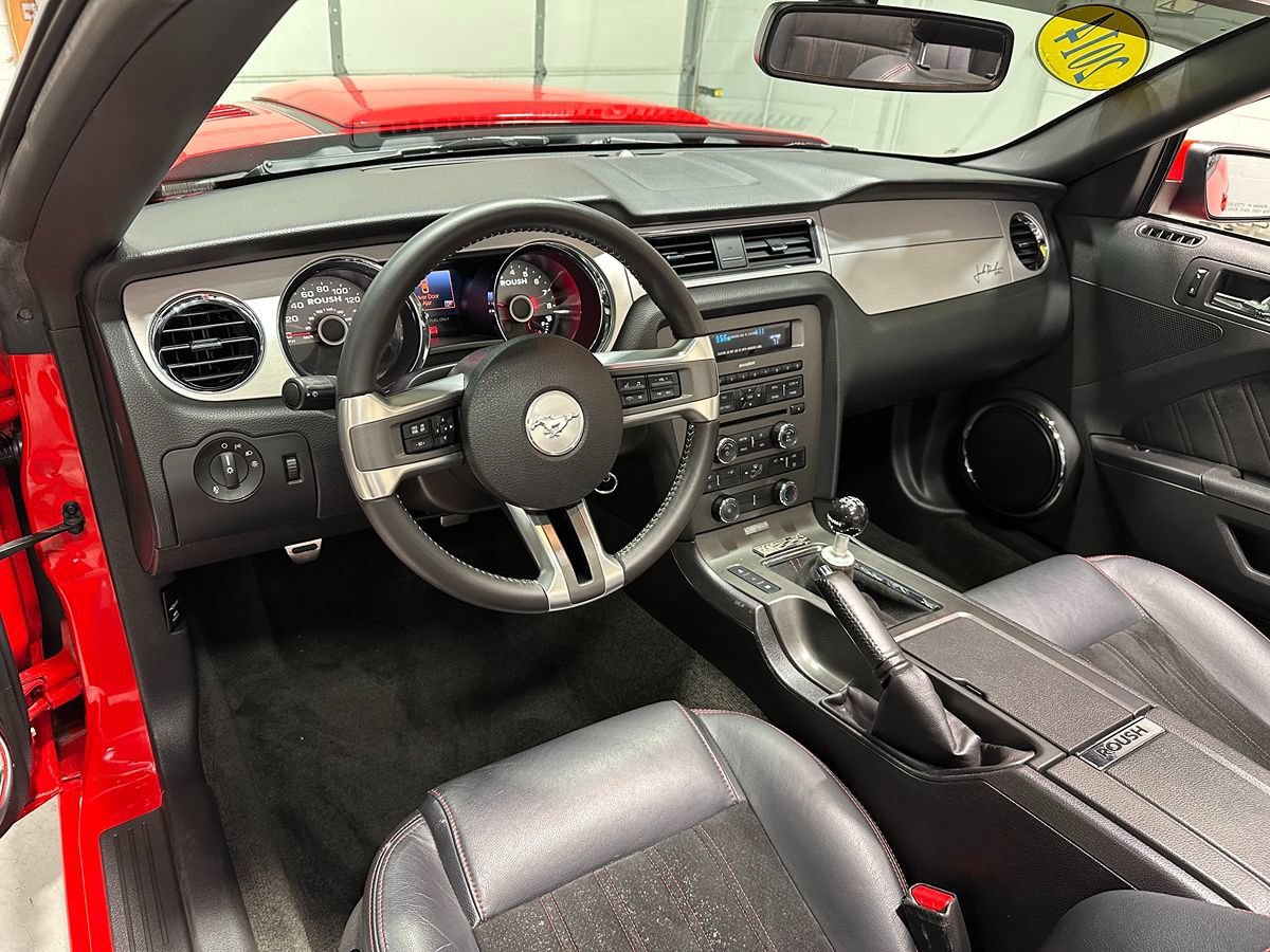 Used 2014 Ford Mustang GT Premium RWD image 35