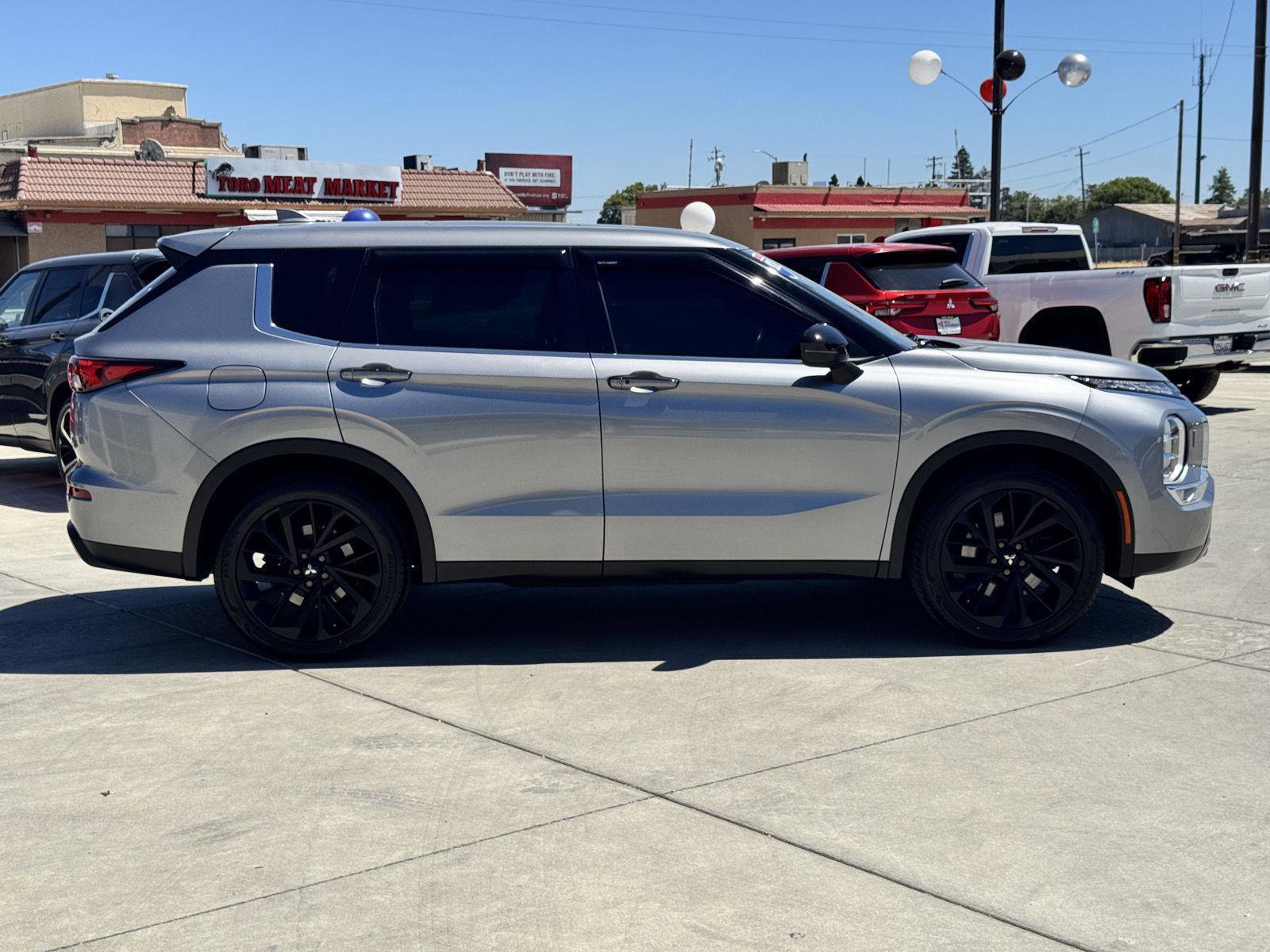 Used 2022 Mitsubishi Outlander SE image 7