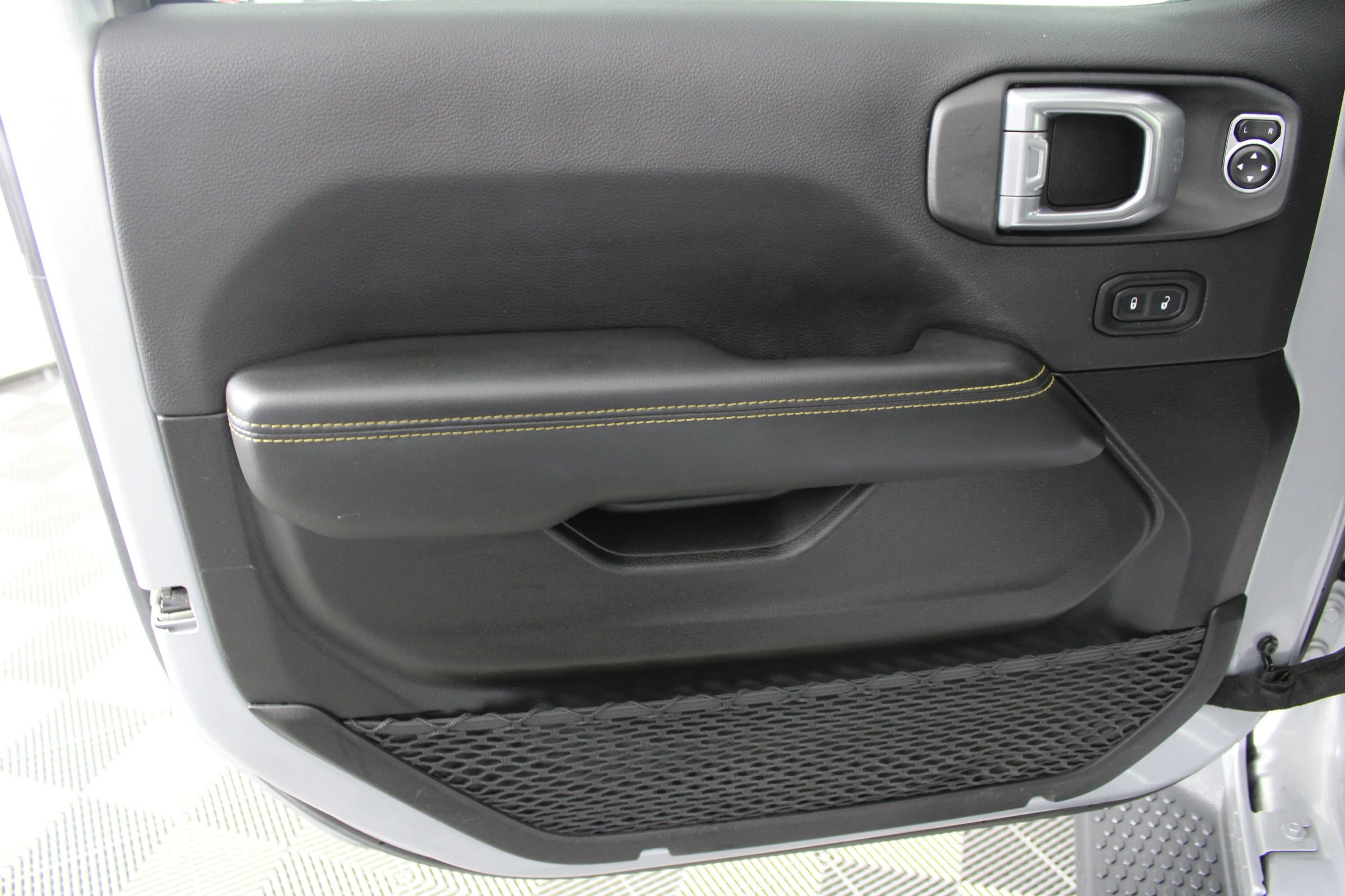 Used 2024 Jeep Wrangler Unlimited Sahara image 40