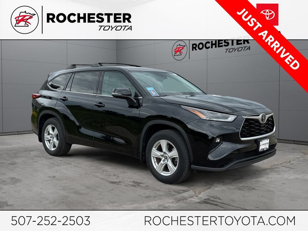 Used 2021 Toyota Highlander LE AWD/4WD video 1