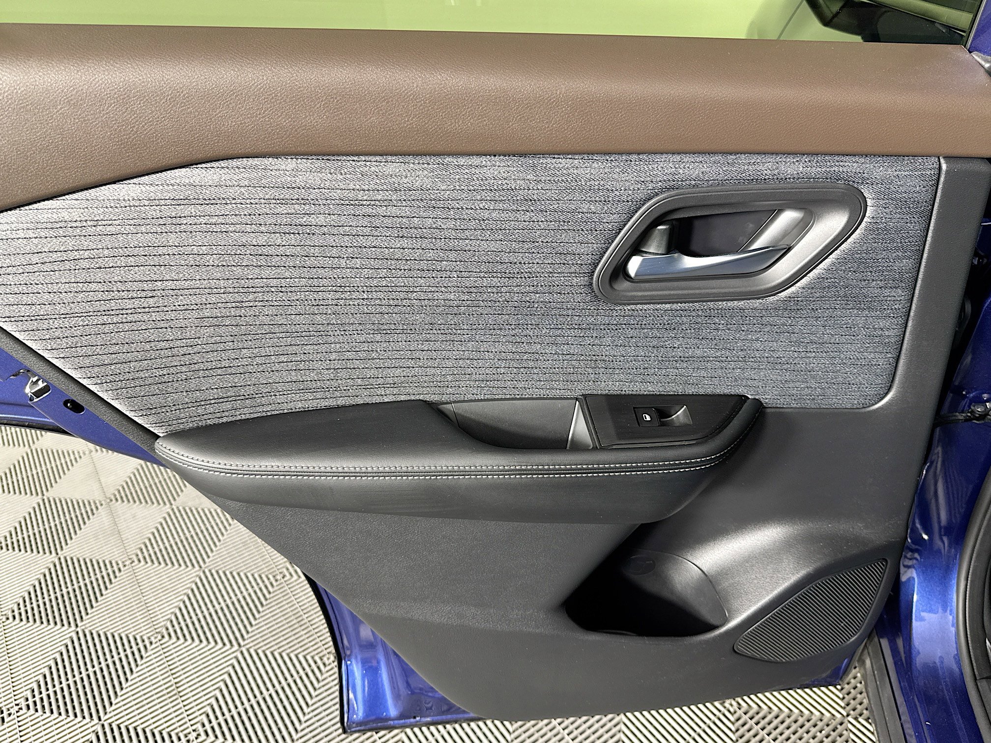 Used 2023 Nissan Rogue SV FWD image 25