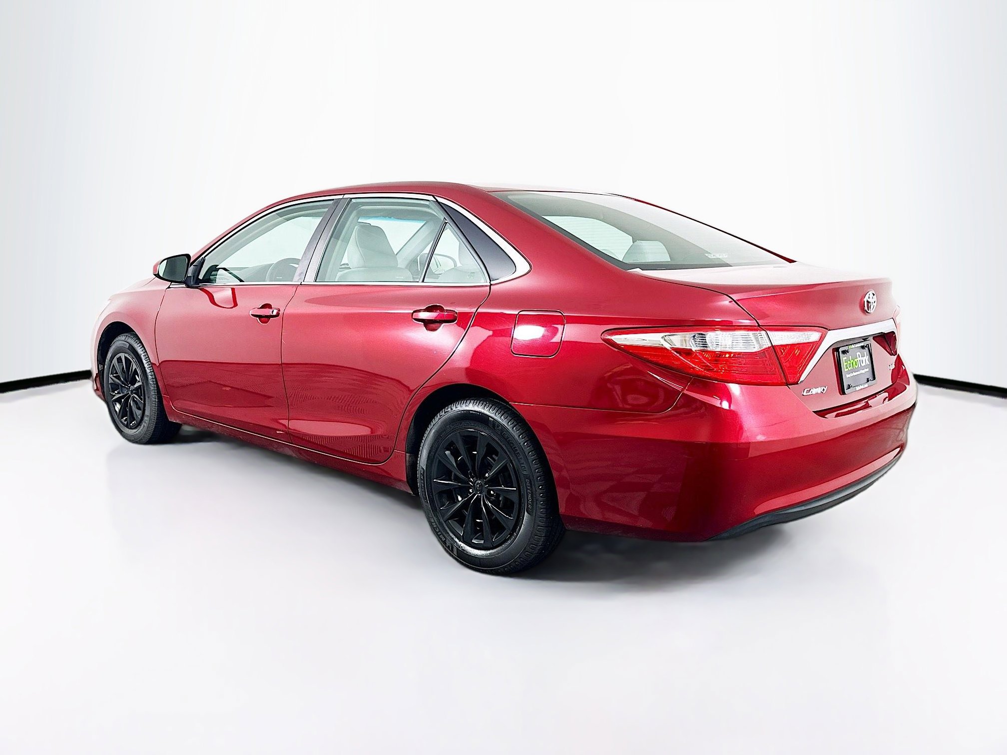 Used 2015 Toyota Camry LE image 5