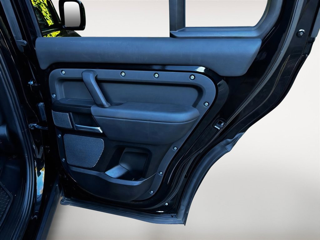 Used 2023 Land Rover Defender 110 V8 image 23