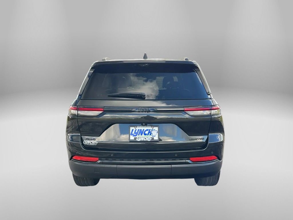 Used 2024 Jeep Grand Cherokee Limited w/ Luxury Tech Group II image 3