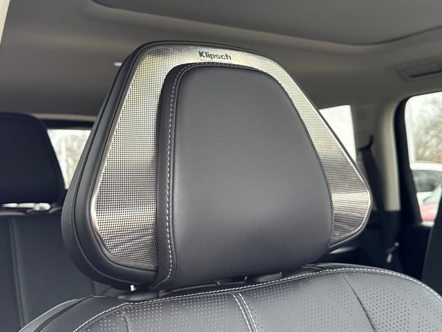 Used 2025 INFINITI QX80 Sensory image 32