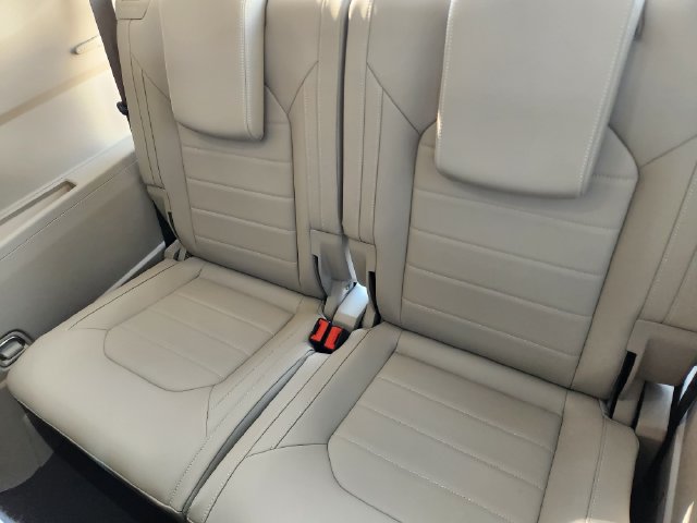 Used 2025 Volkswagen Atlas SEL AWD/4WD image 36