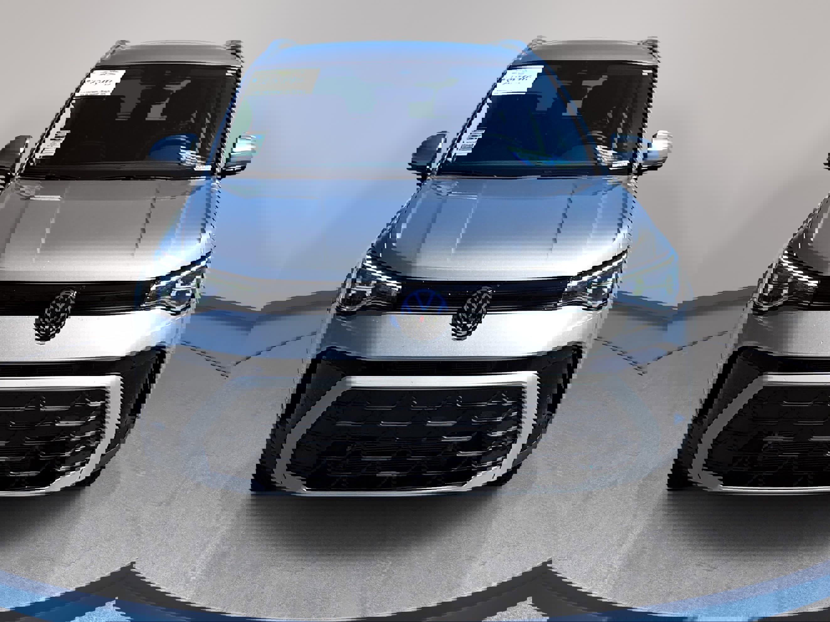 Certified 2025 Volkswagen Taos SE image 2