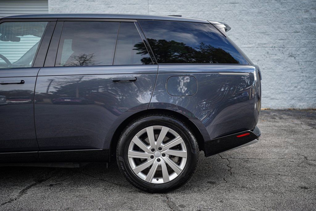 Used 2025 Land Rover Range Rover SE image 12